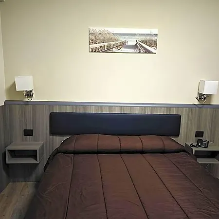 Esperia Hotel 3*